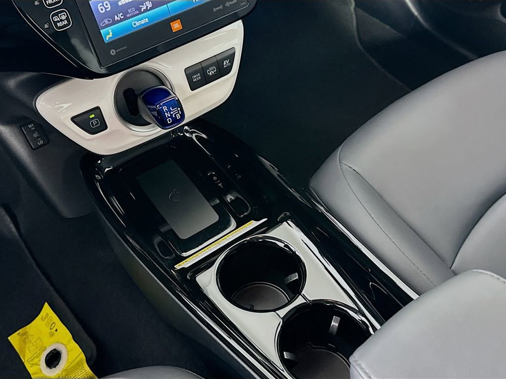 Used 2019 Toyota Prius Prime Premium image 17