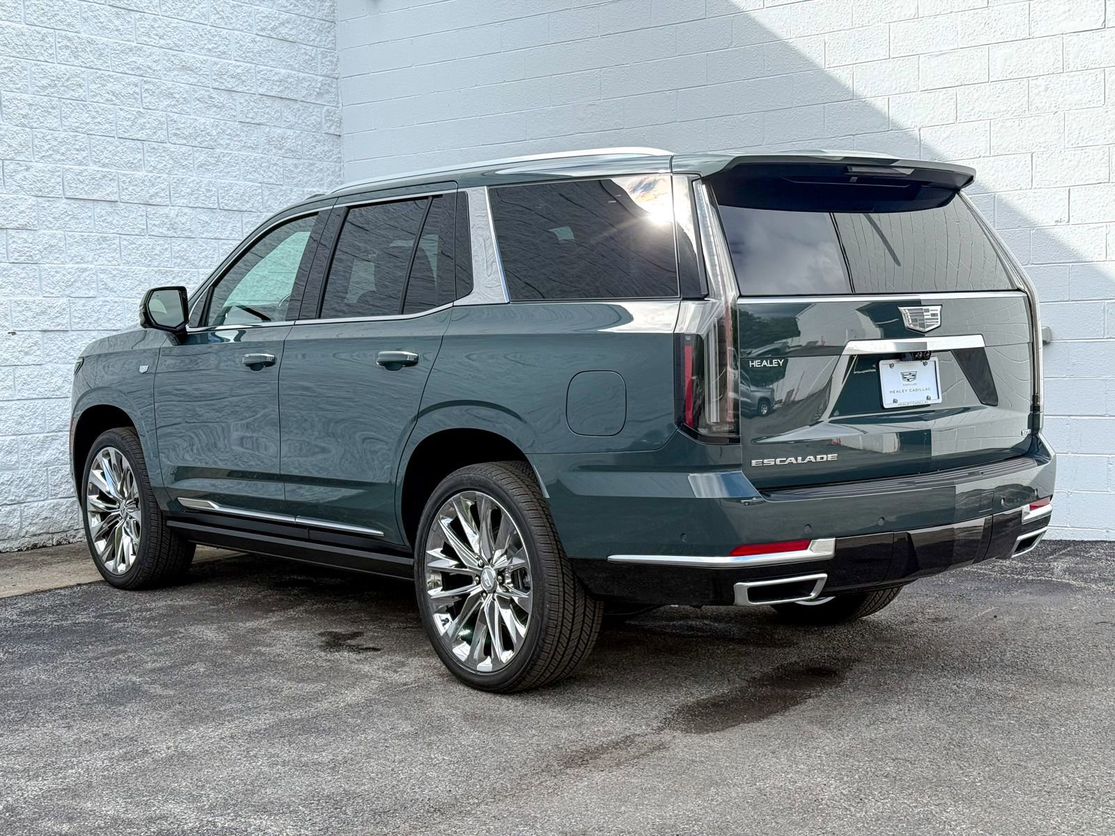New 2026 Cadillac Escalade Luxury w/ LPO, Radiant Package AWD/4WD image 6