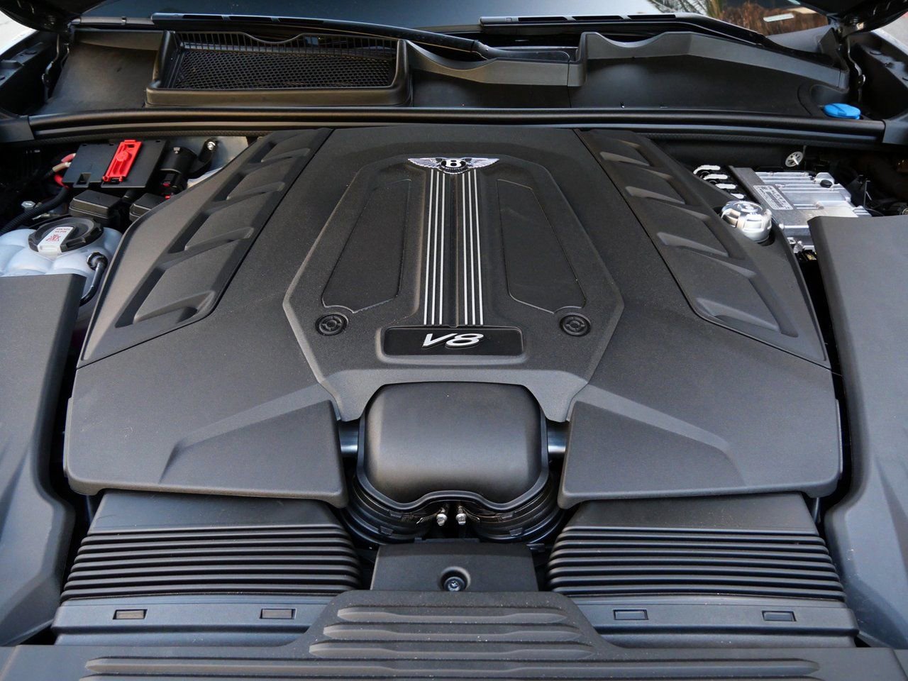 Used 2025 Bentley Bentayga image 28