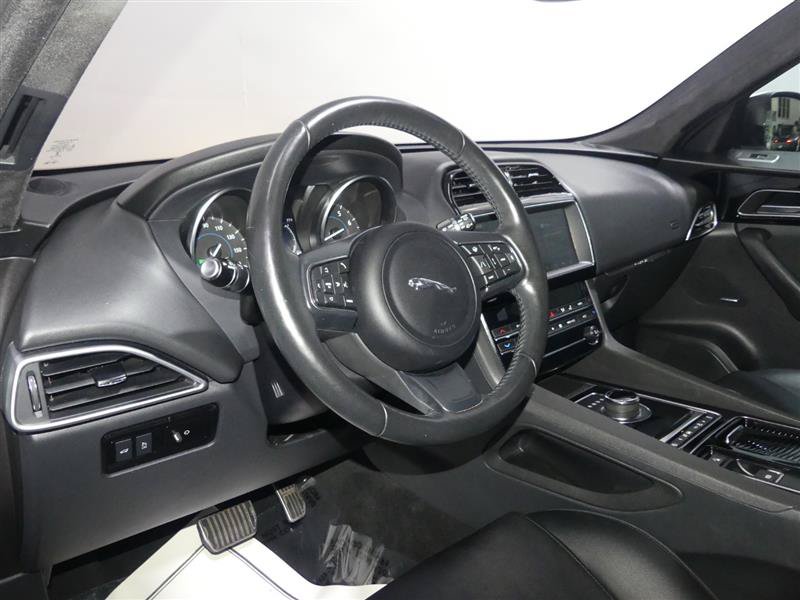 Used 2019 Jaguar F-PACE Premium AWD/4WD image 24