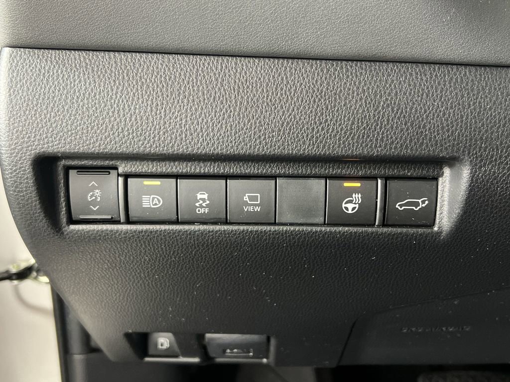 Used 2024 Toyota Venza Limited image 18