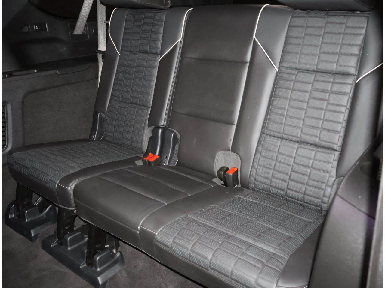 Used 2024 Cadillac Escalade ESV V w/ LPO, ONYX Package AWD/4WD image 17