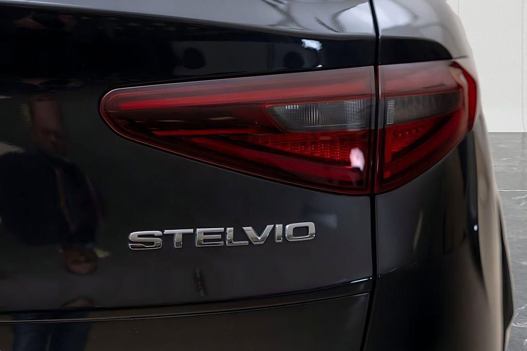 Used 2023 Alfa Romeo Stelvio Quadrifoglio AWD/4WD image 17