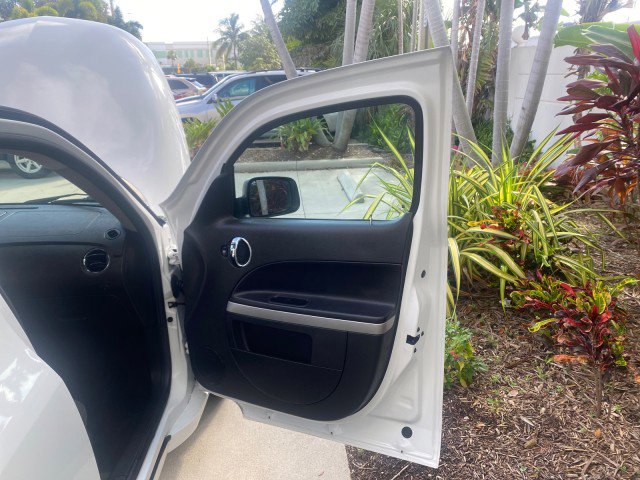 Used 2008 Chevrolet HHR LS w/ Enhanced Sound Package image 12