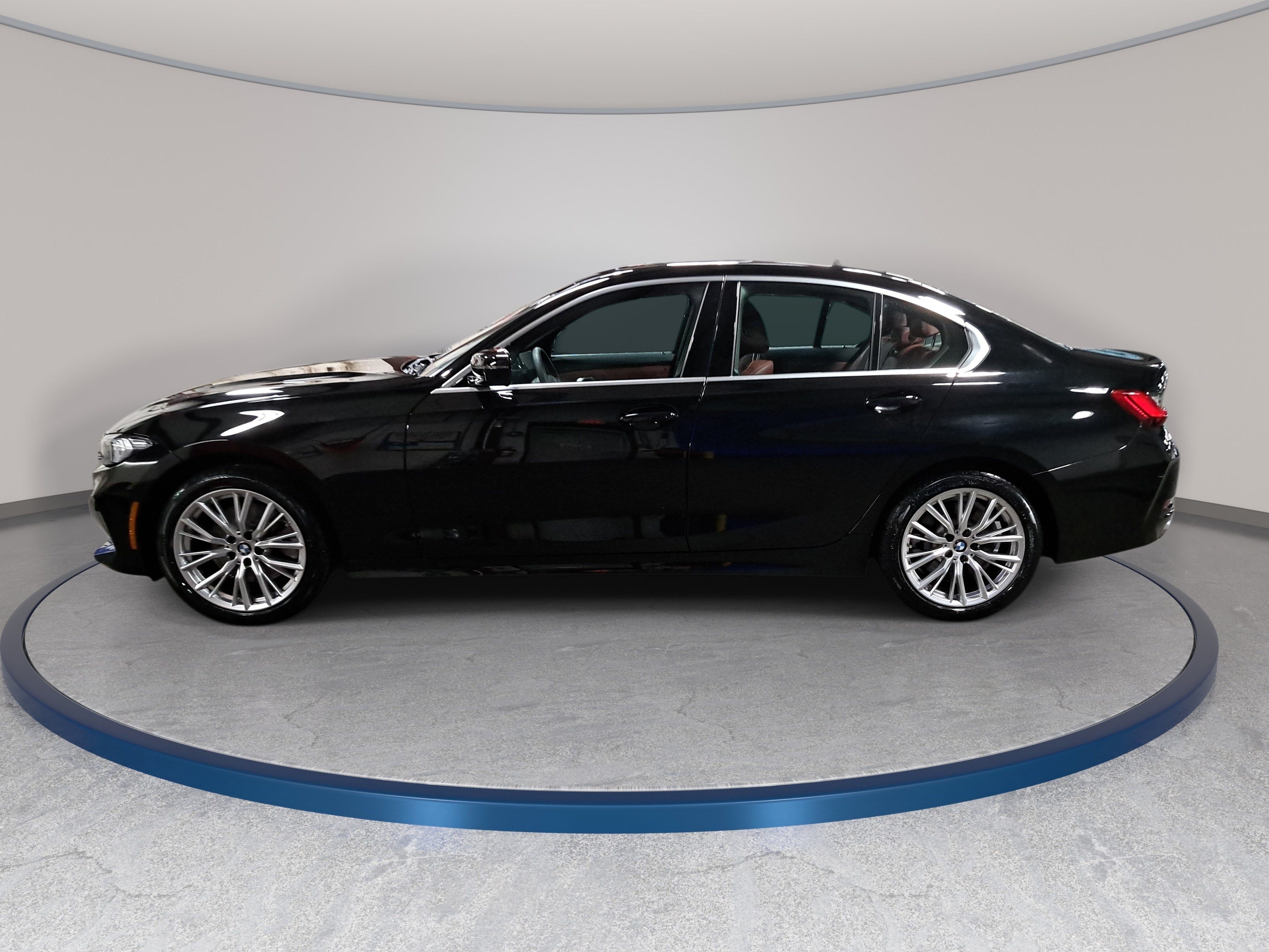 Certified 2024 BMW 330i xDrive Sedan w/ Convenience Package AWD/4WD image 9