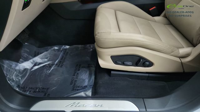 Used 2025 Porsche Macan Electric RWD image 34