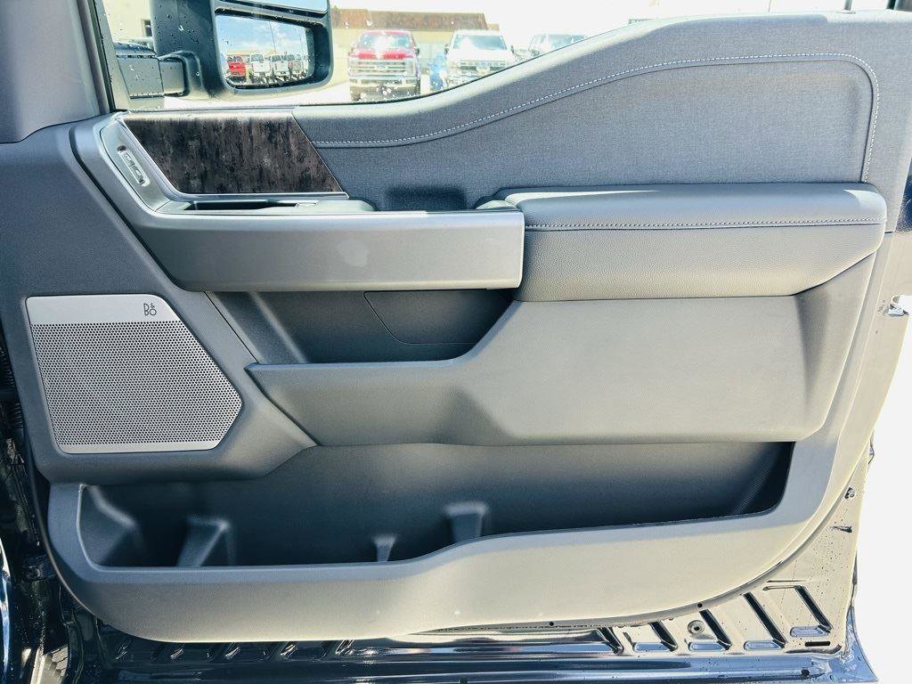 New 2025 Ford F250 Lariat w/ Black Appearance Package image 35