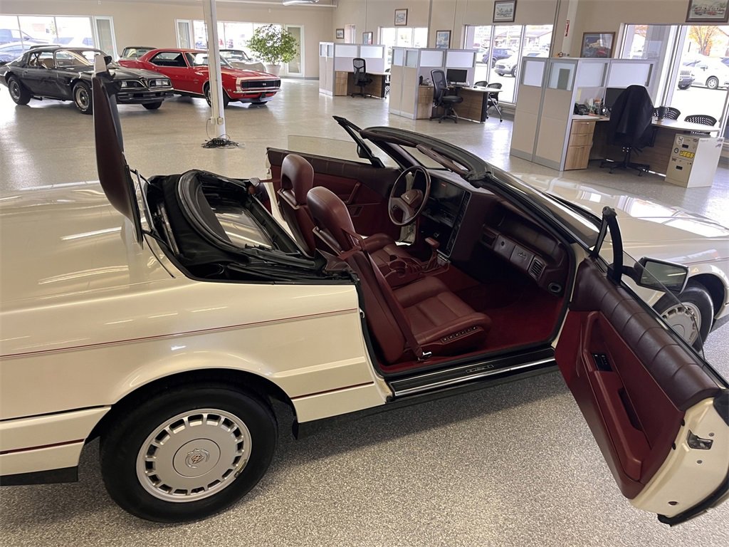 Used 1987 Cadillac Allante Allante image 9