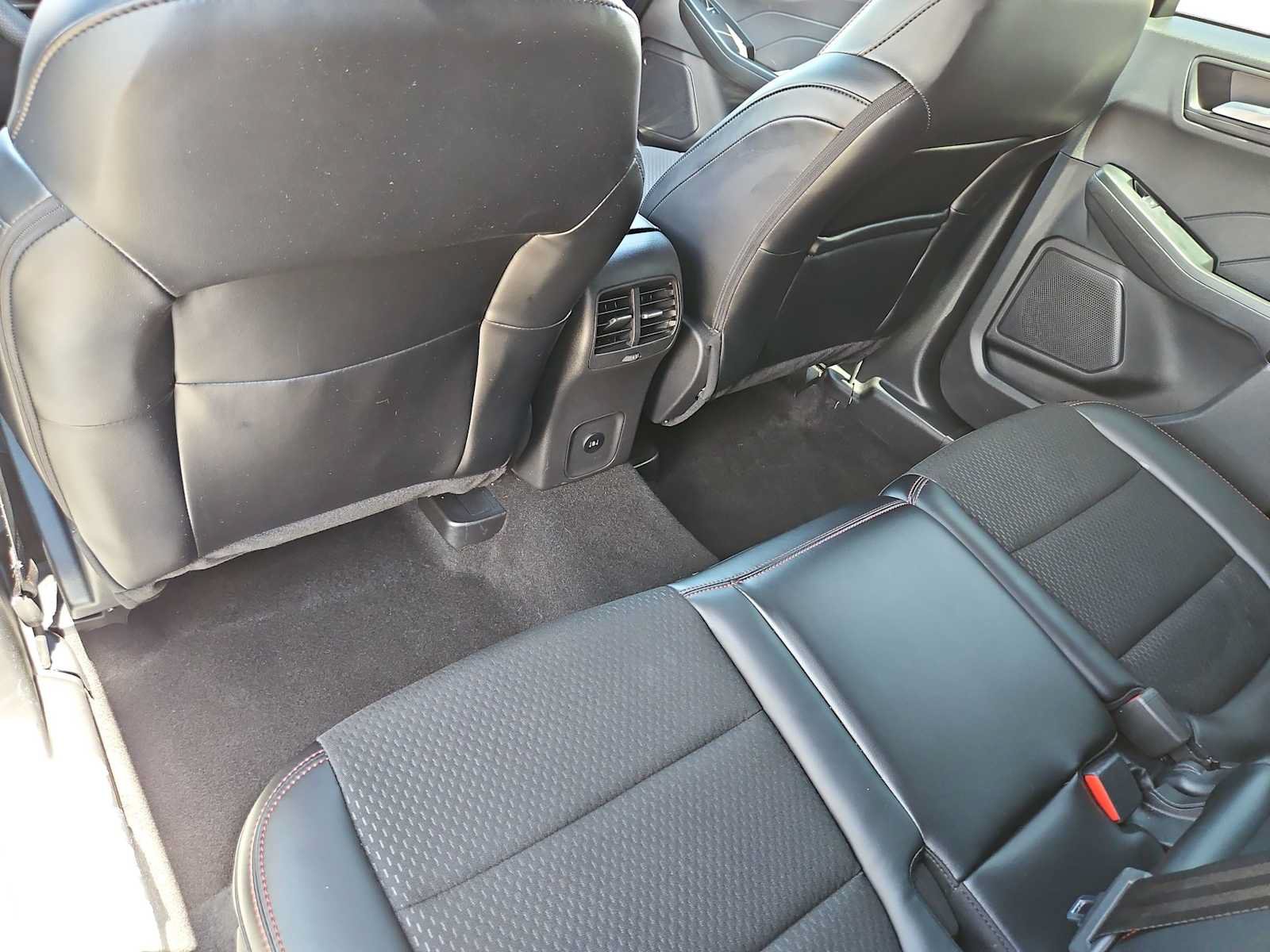 Used 2025 Ford Escape ST-Line FWD image 18