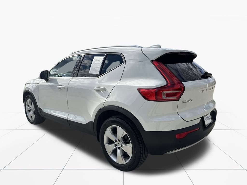 Used 2019 Volvo XC40 T5 Momentum image 6