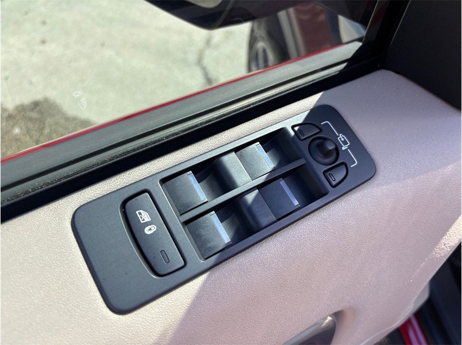 Used 2019 Land Rover Discovery Sport HSE AWD/4WD image 24