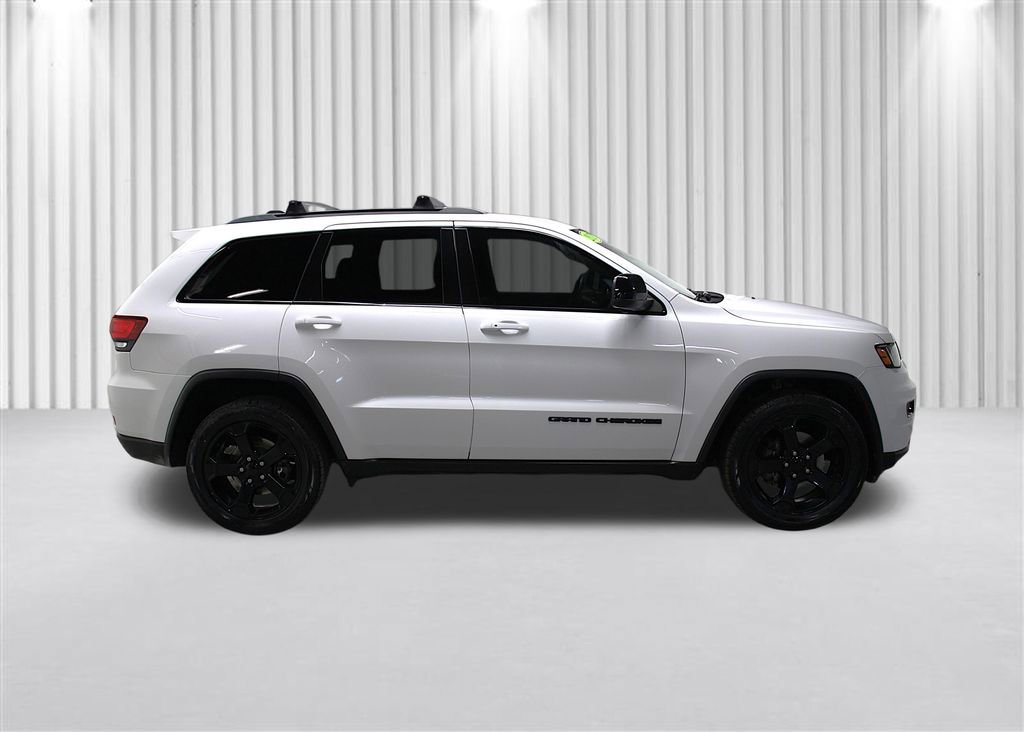 Used 2018 Jeep Grand Cherokee Laredo AWD/4WD image 2