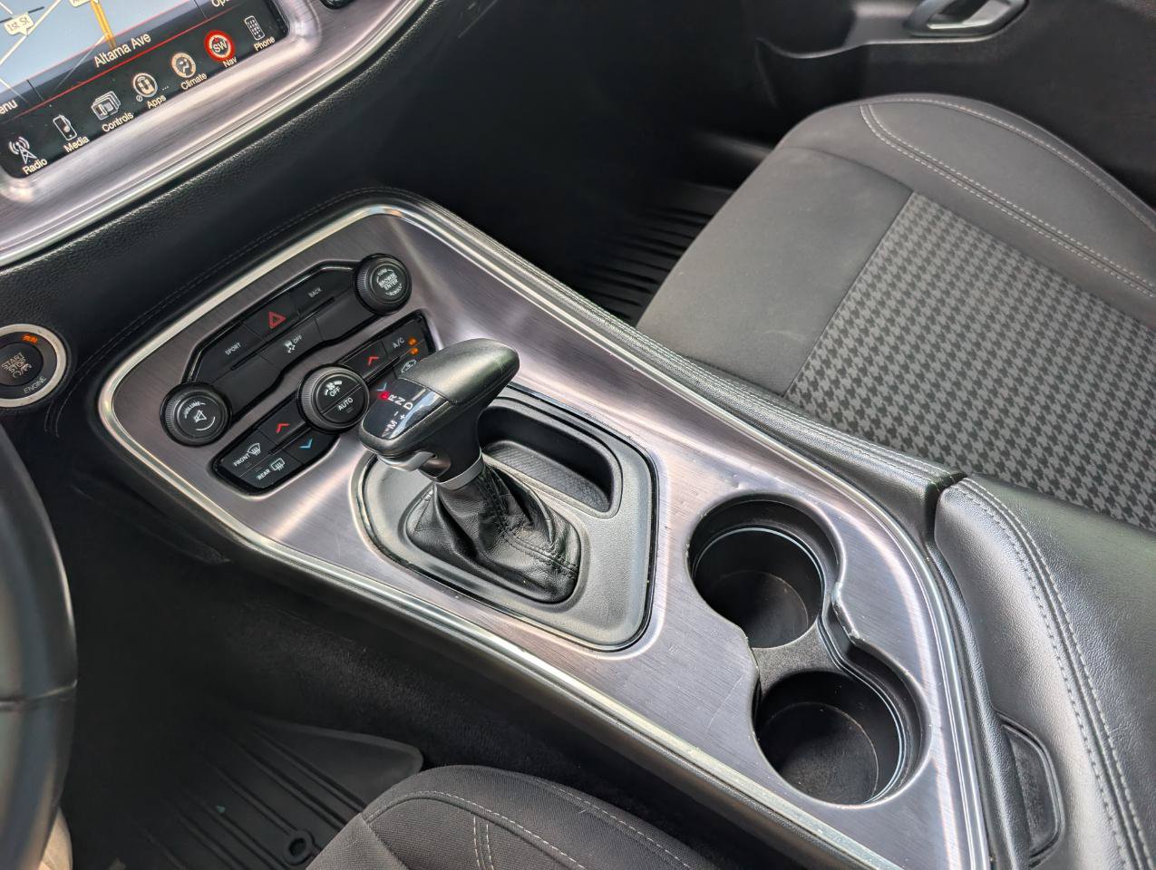 Used 2016 Dodge Challenger SXT RWD image 29