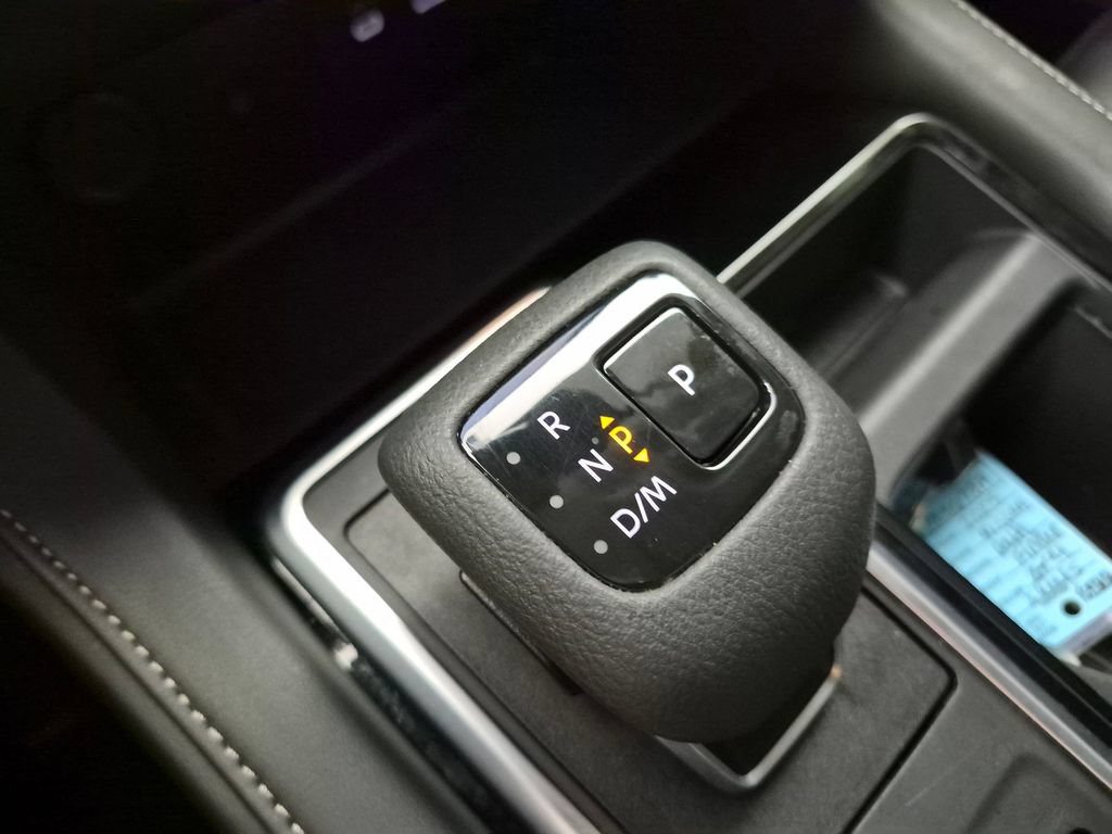 Used 2025 Nissan Pathfinder SL FWD image 17