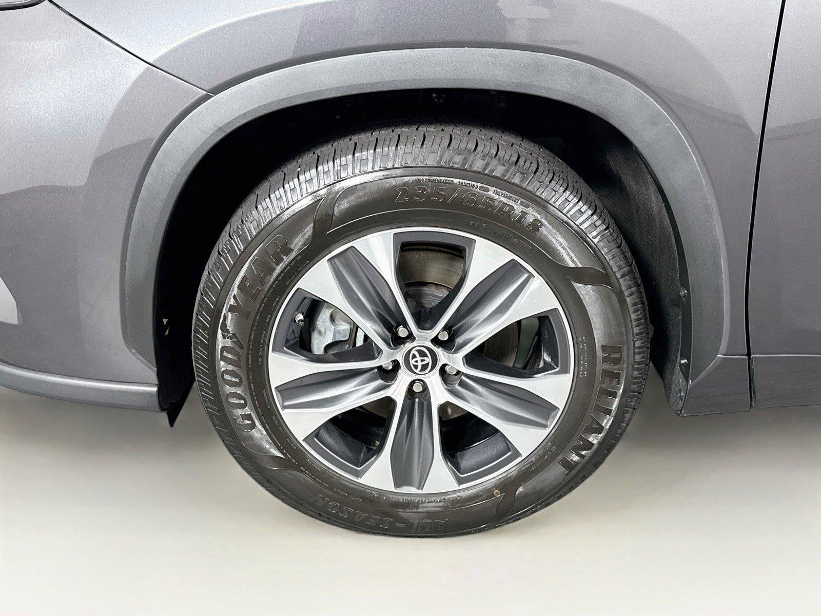 Certified 2023 Toyota Highlander XLE FWD image 49