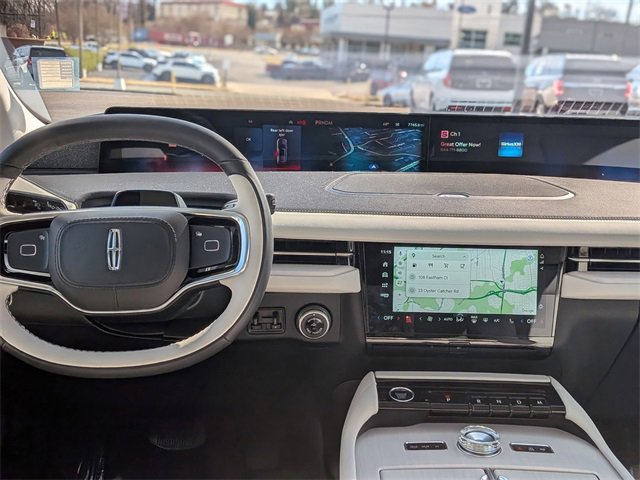 Used 2025 Lincoln Navigator Reserve image 30