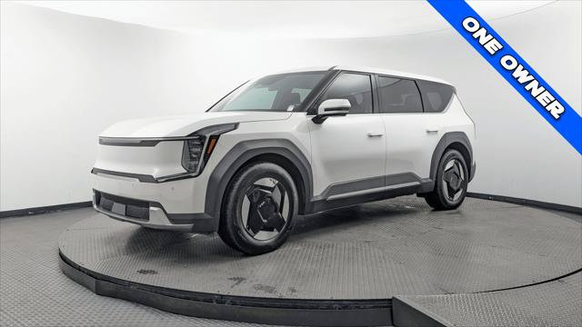 Used 2024 Kia EV9 Light Long Range RWD image 2