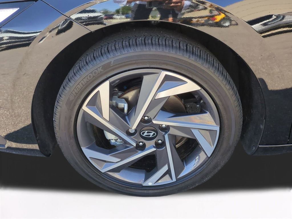 Certified 2025 Hyundai Elantra SEL FWD image 11