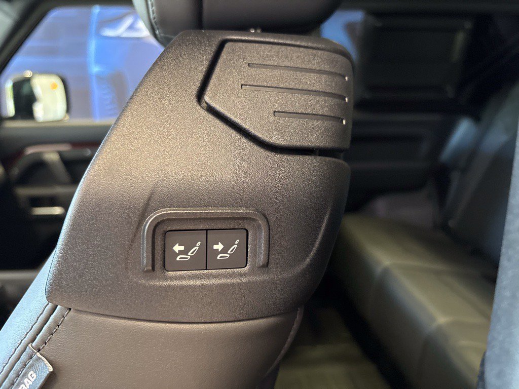 New 2026 Land Rover Defender 90 X-Dynamic SE AWD/4WD image 28