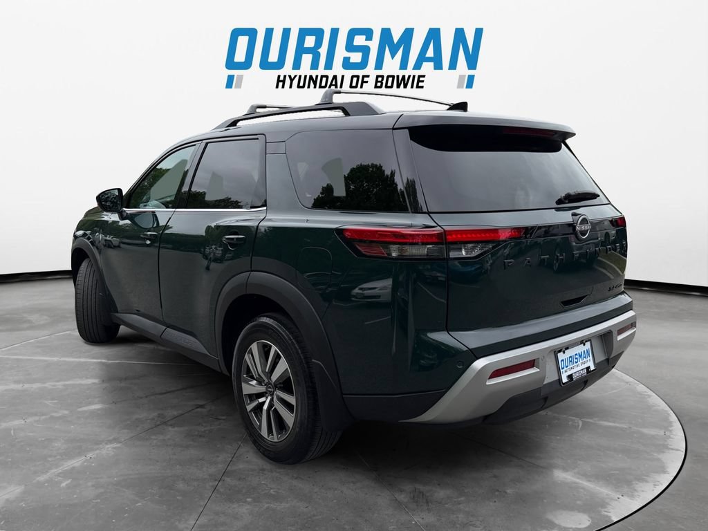 Used 2023 Nissan Pathfinder SL w/ Black Appearance Package AWD/4WD image 4