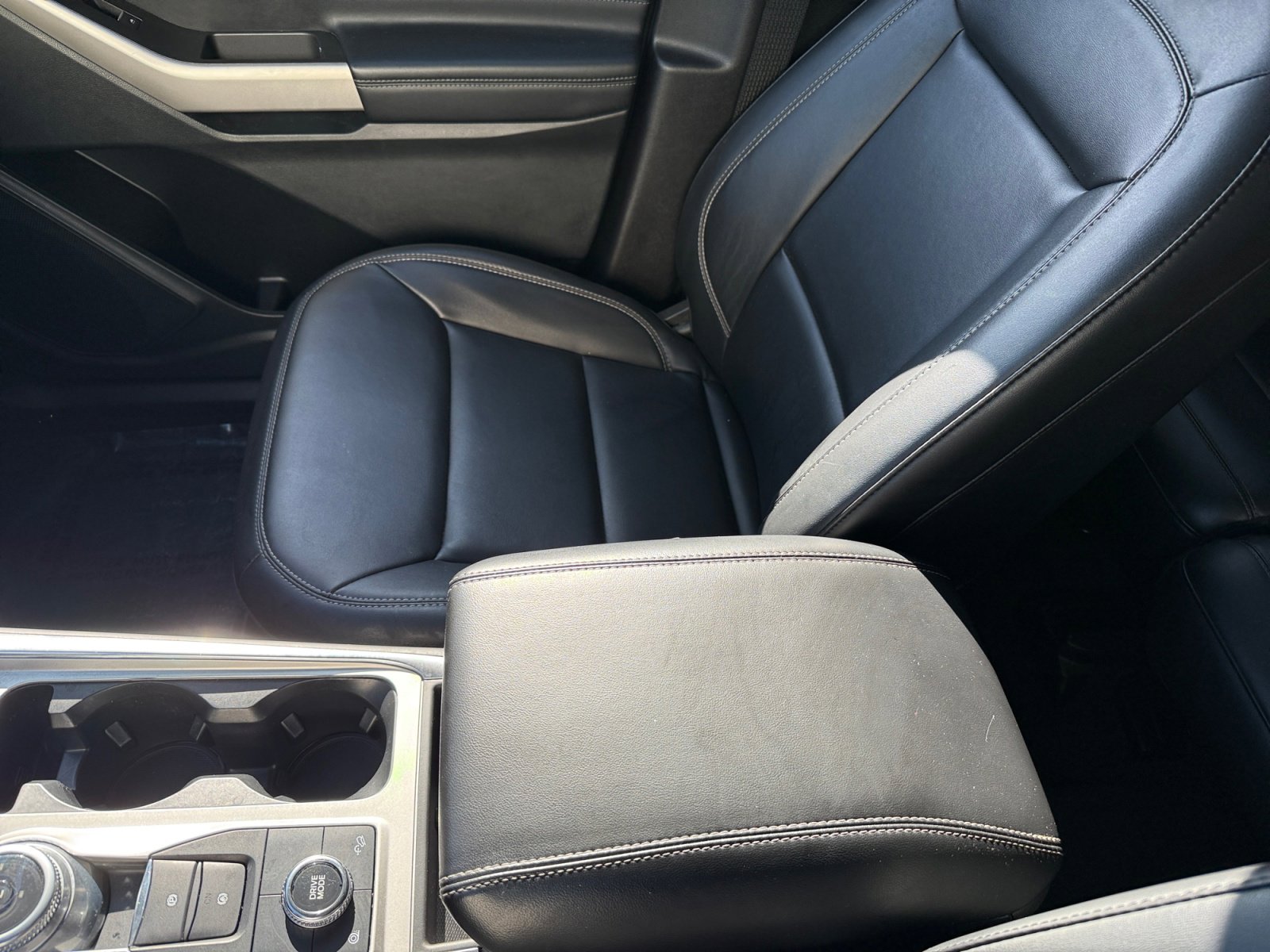 Used 2022 Ford Explorer XLT w/ Equipment Group 202A image 14