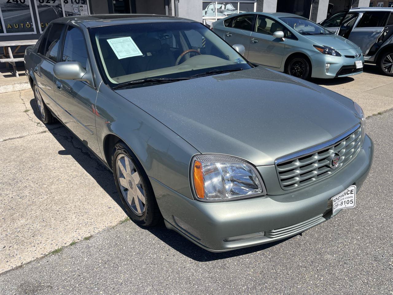 Used 2005 Cadillac De Ville DTS w/ Equipment Group FWD image 25
