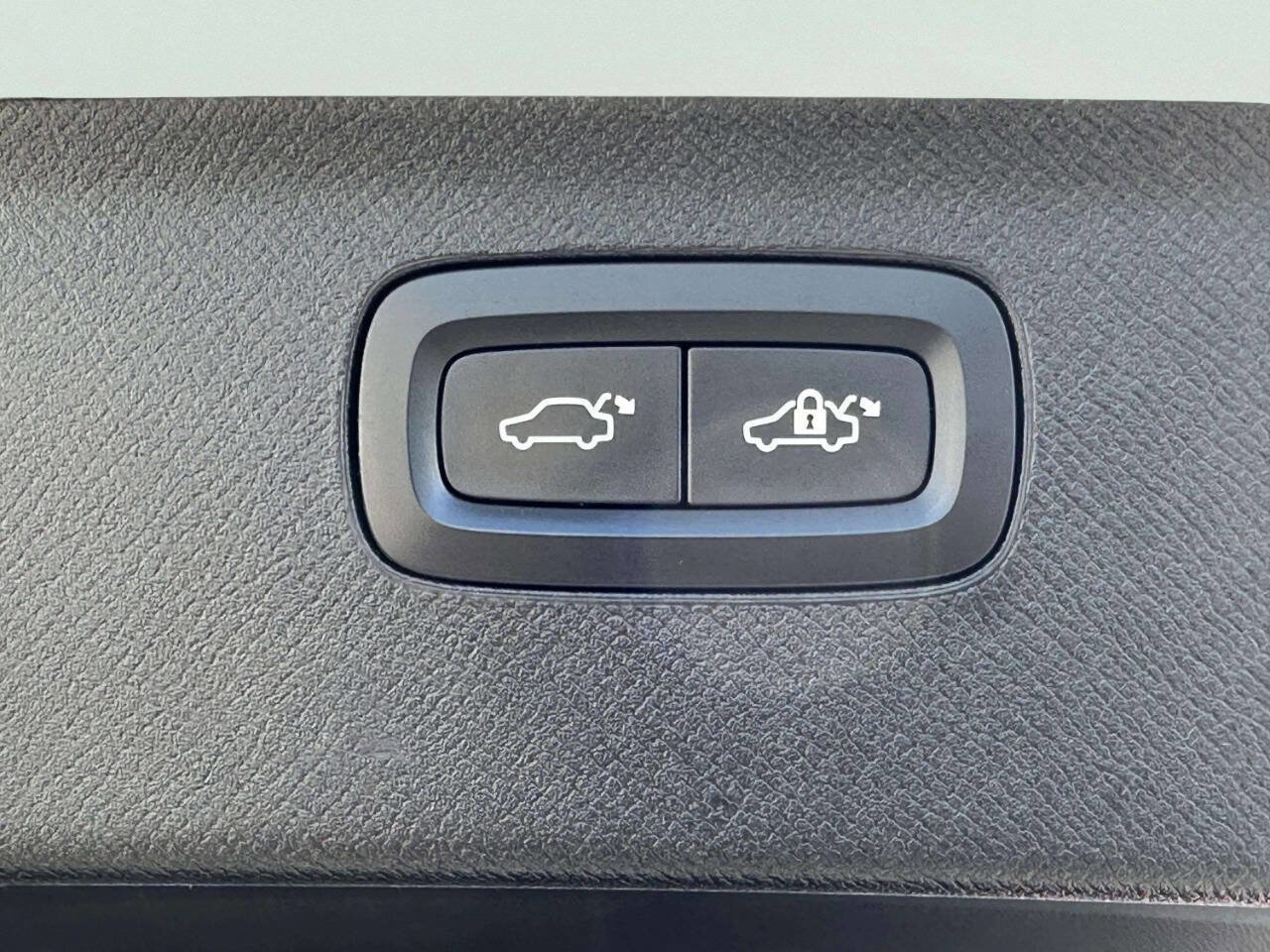 Used 2019 Volvo XC90 T6 Momentum w/ Advanced Package image 12