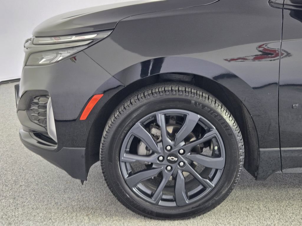 Used 2023 Chevrolet Equinox RS w/ RS Leather Package image 9