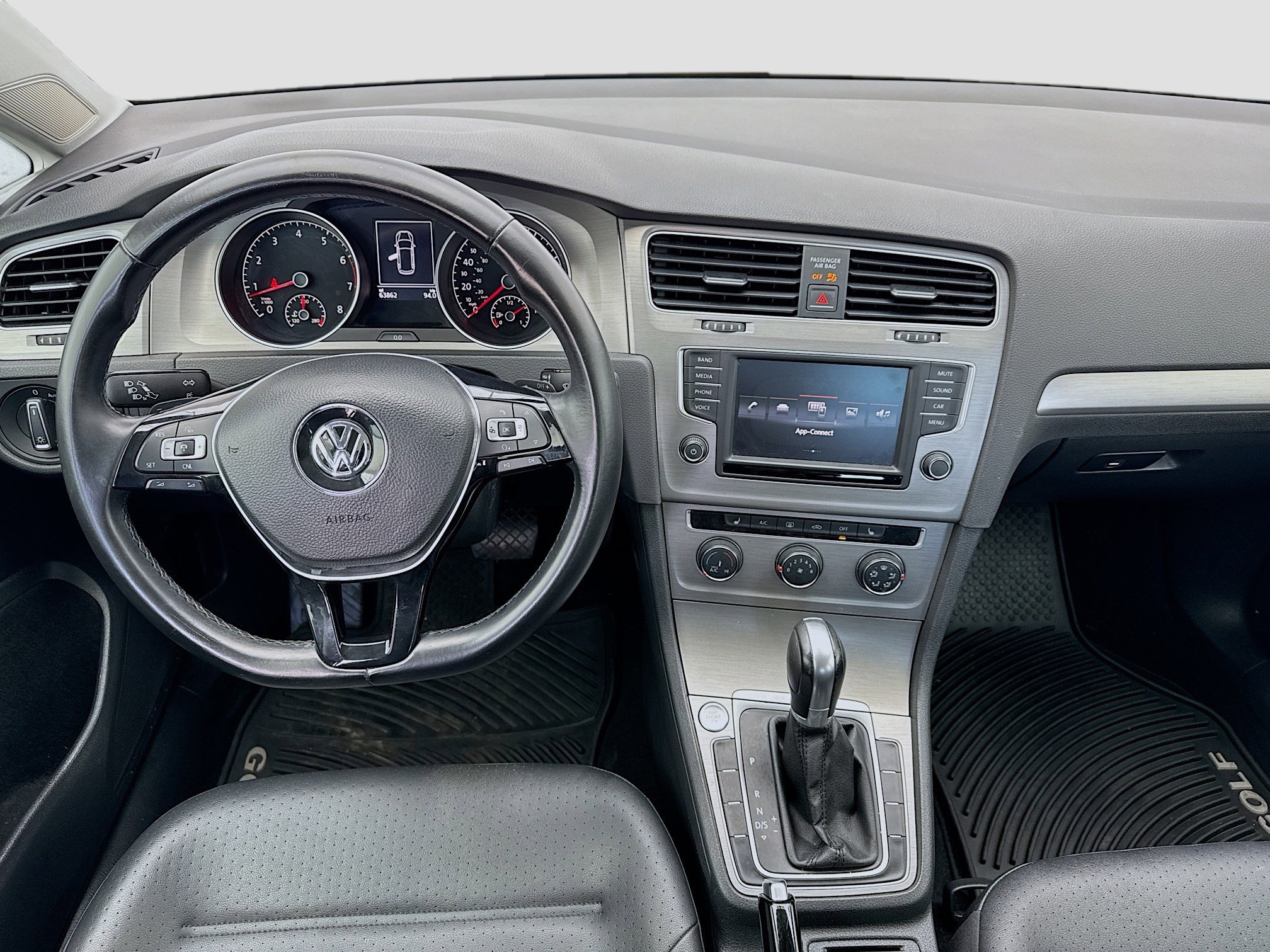 Used 2016 Volkswagen Golf Limited Edition image 15