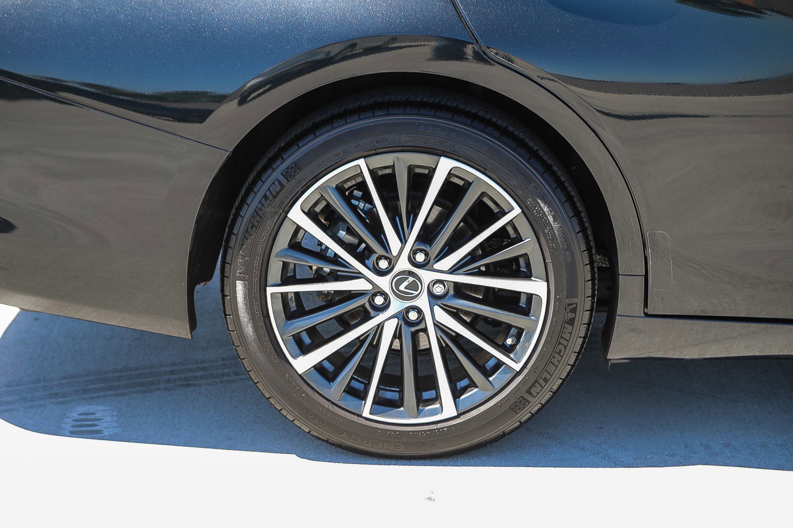 Used 2025 Lexus ES 300h w/ Premium Package image 11