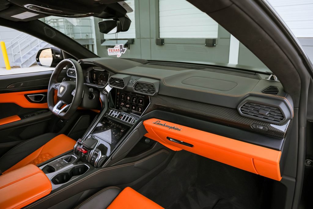 Used 2022 Lamborghini Urus image 28