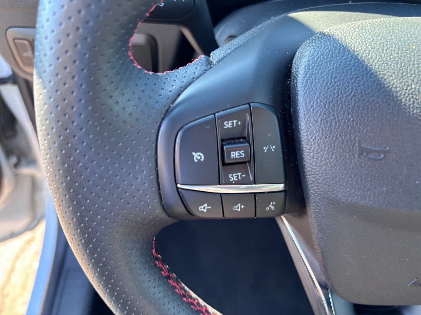 Used 2025 Ford Escape ST-Line Select AWD/4WD image 21
