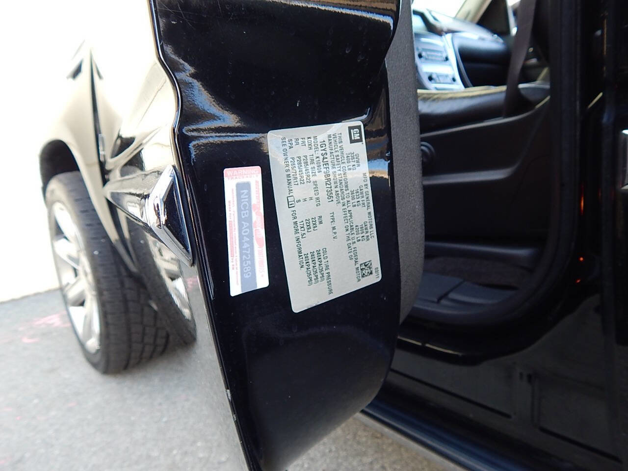 Used 2011 Cadillac Escalade ESV Premium image 21