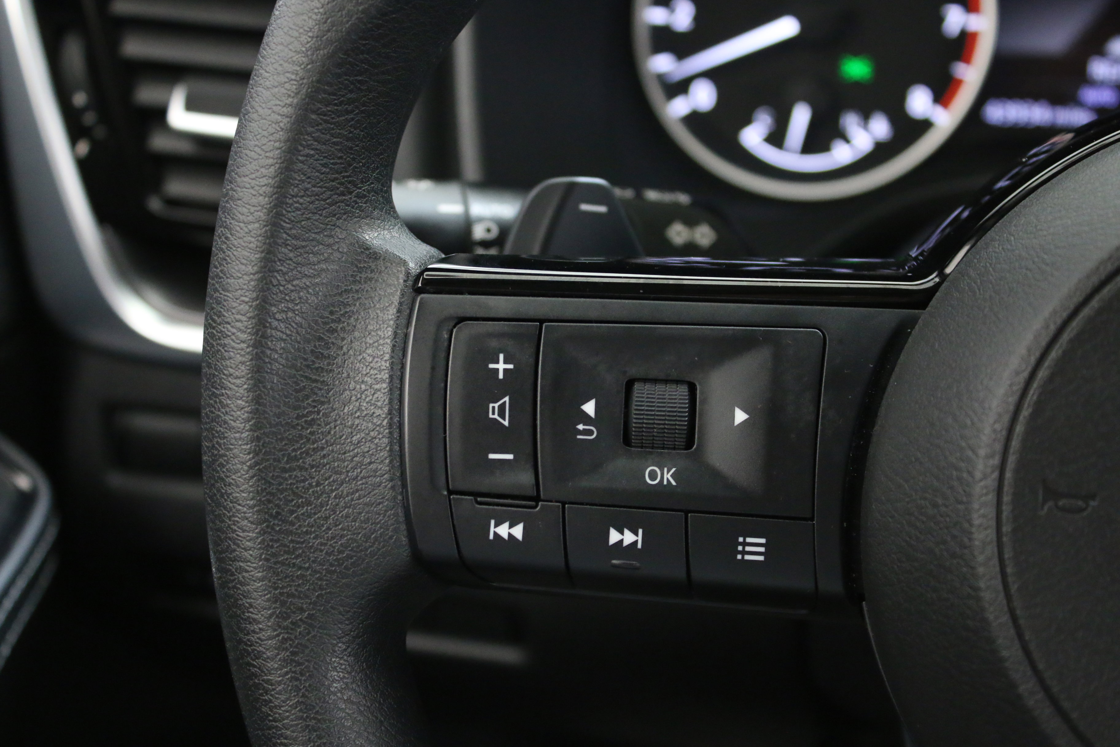 Used 2021 Nissan Rogue SV AWD/4WD image 14