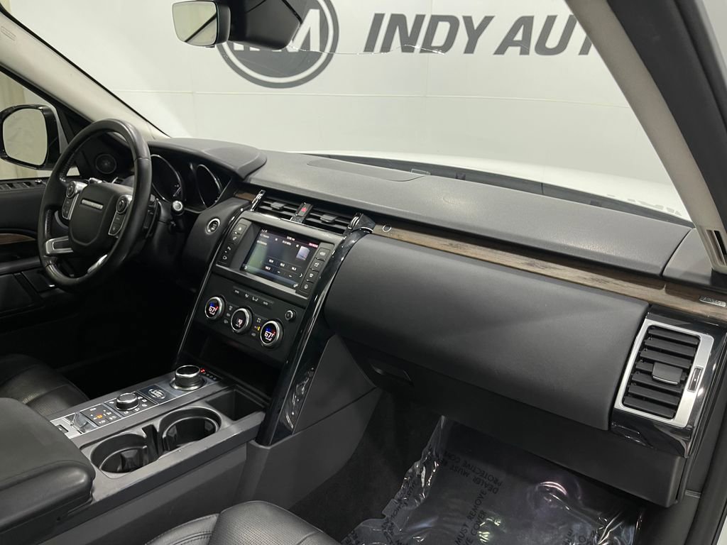 Used 2017 Land Rover Discovery SE image 20