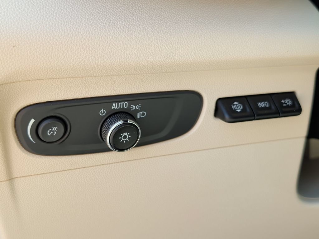 Used 2023 Buick Envision Avenir AWD/4WD image 14