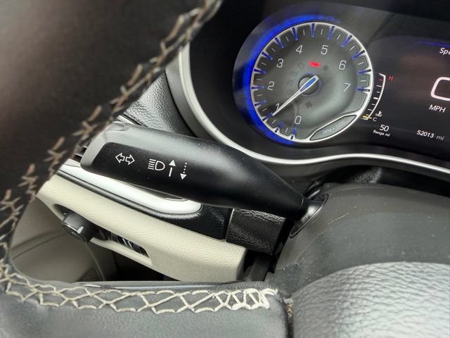 Used 2023 Chrysler Pacifica Touring-L FWD image 33
