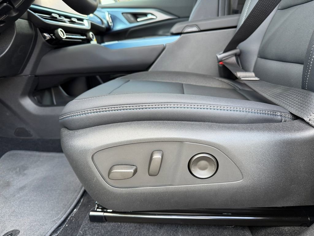 New 2026 Chevrolet Equinox EV LT image 17