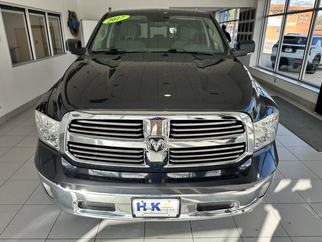 Used 2017 RAM 1500 Classic SLT w/ SLT Plus D￩cor Group image 2