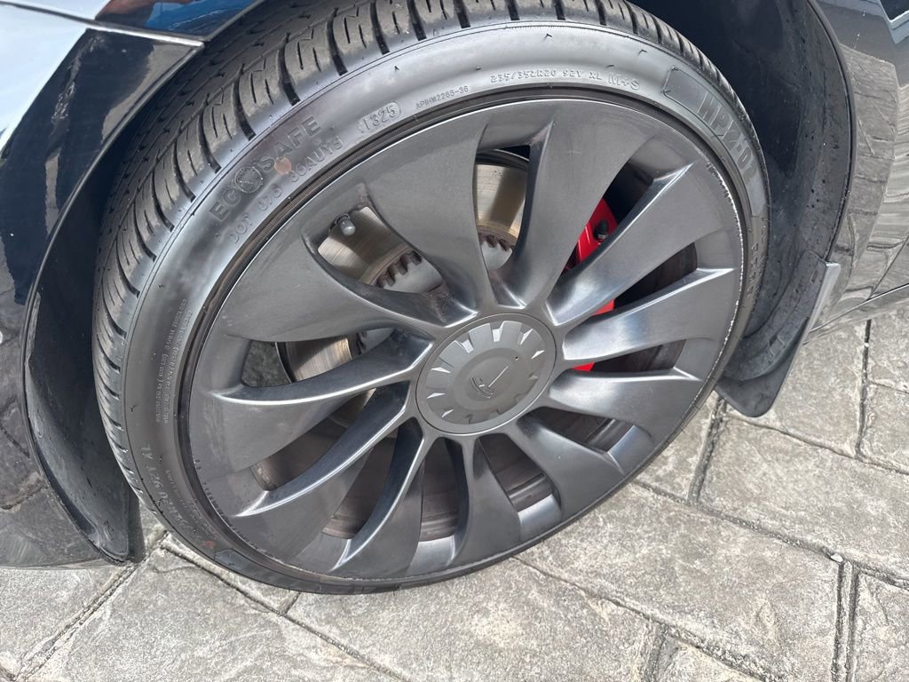 Used 2022 Tesla Model 3 Performance image 4