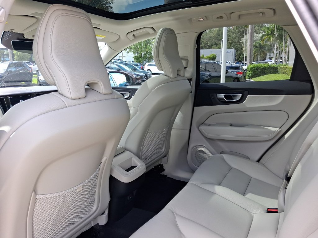 Used 2024 Volvo XC60 B5 Plus AWD/4WD image 7
