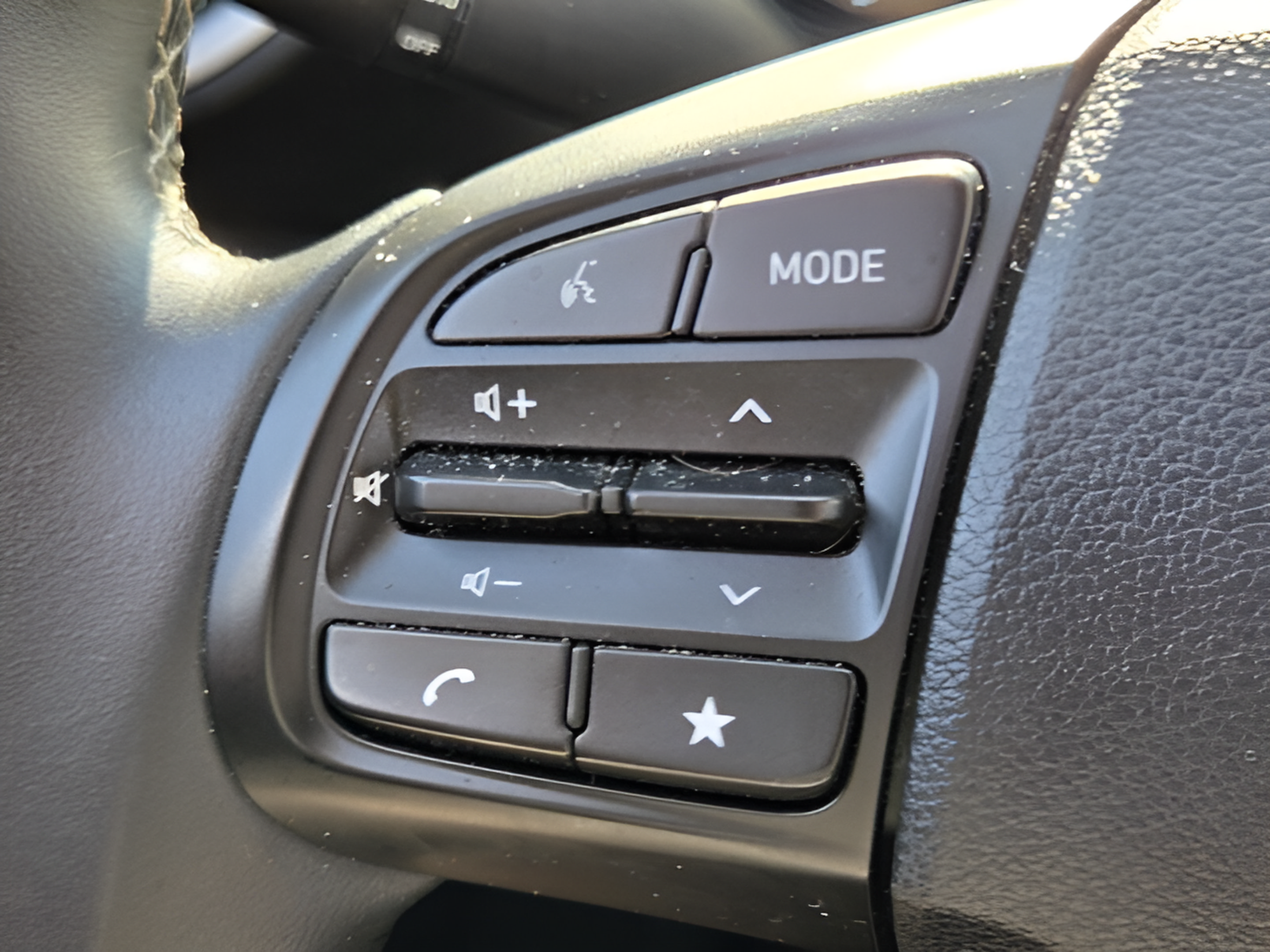 Used 2025 Hyundai Venue SEL FWD image 29
