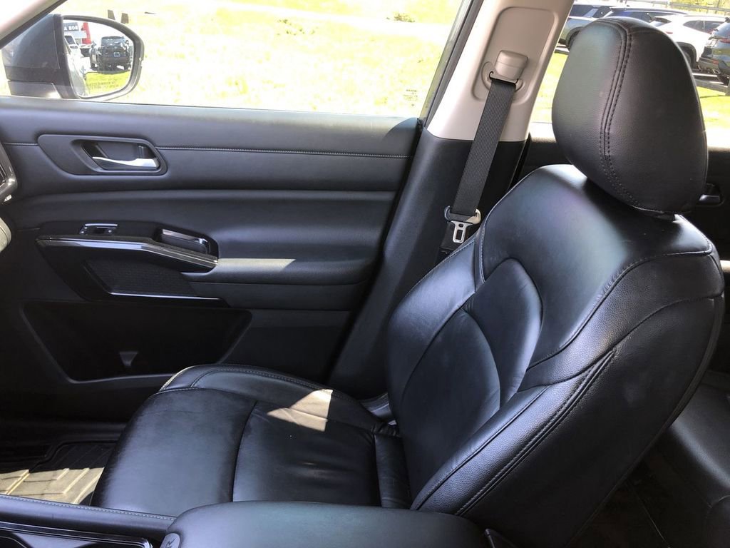 Used 2022 Nissan Pathfinder SV image 31