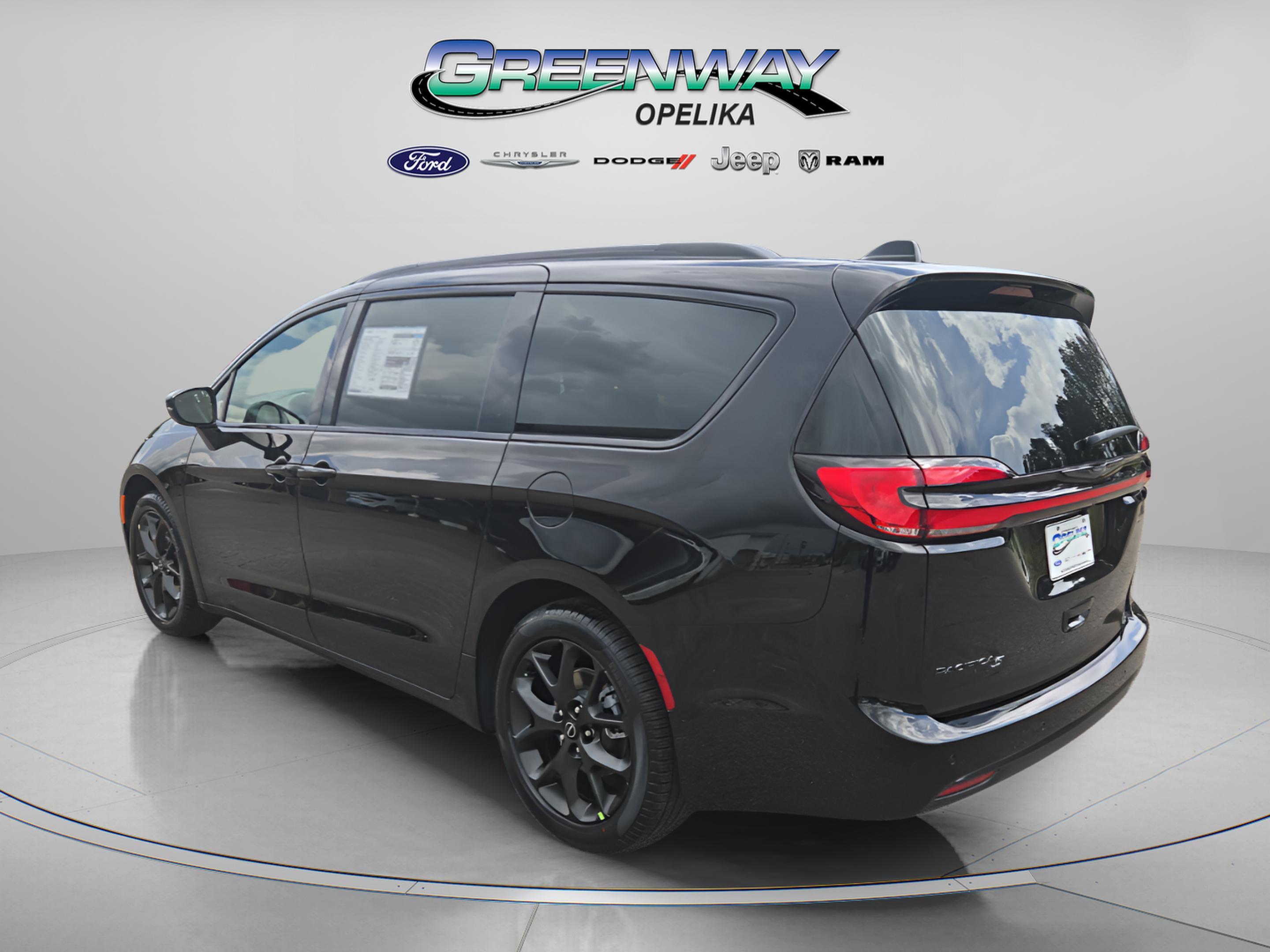 New 2026 Chrysler Pacifica Select image 5