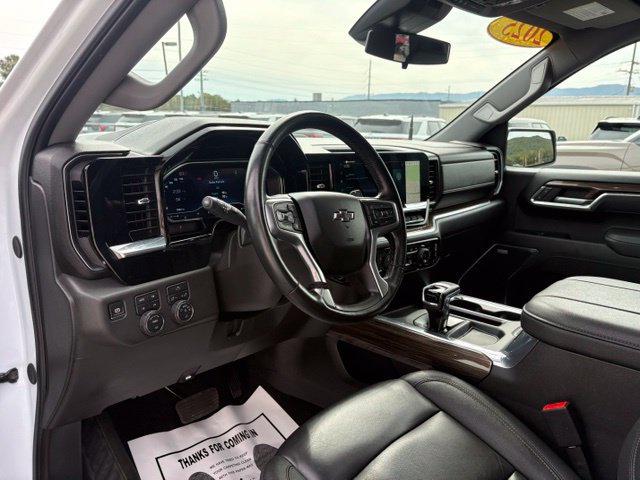 Used 2025 Chevrolet Silverado 1500 LT Trail Boss w/ Convenience Package II AWD/4WD image 3