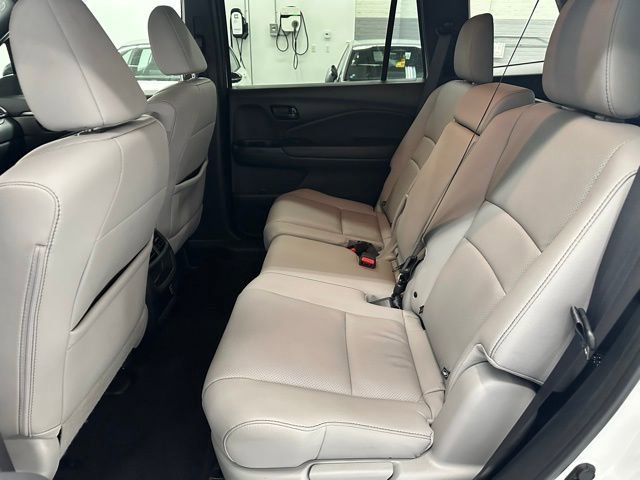 Used 2023 Honda Passport EX-L image 11