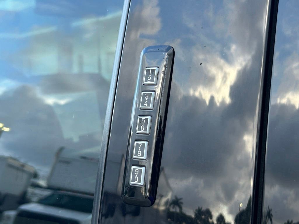 Used 2022 Ford F150 Lariat AWD/4WD image 17