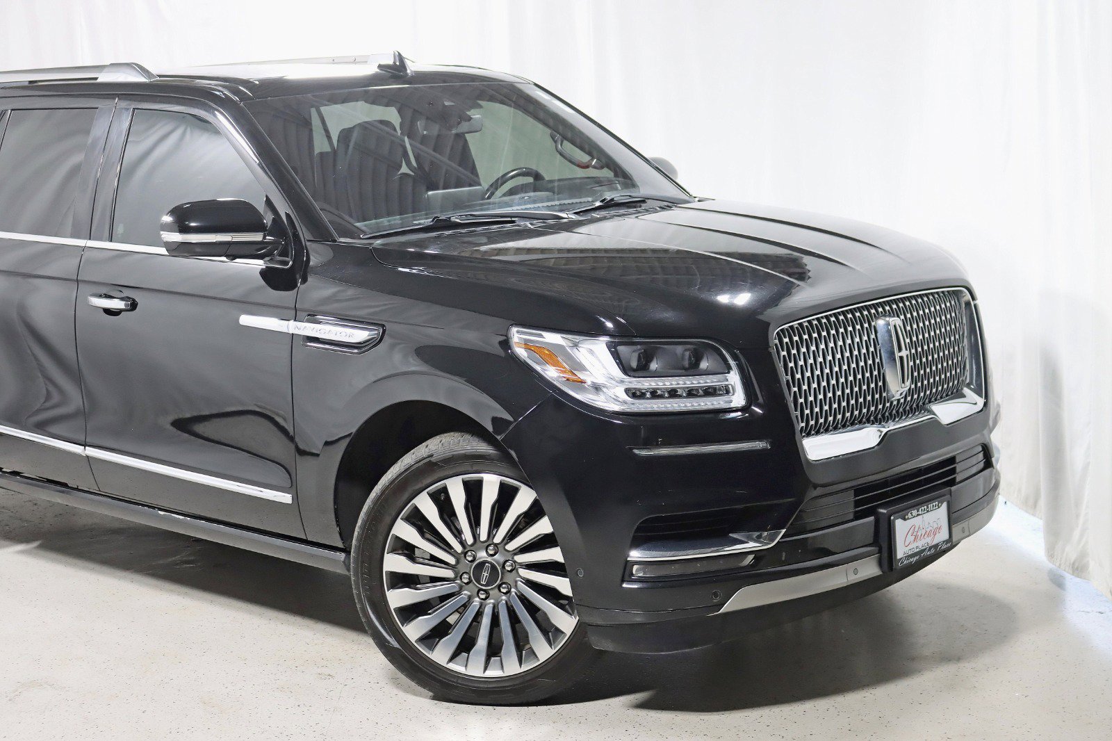 Used 2018 Lincoln Navigator L Reserve w/ Technology Package AWD/4WD image 3