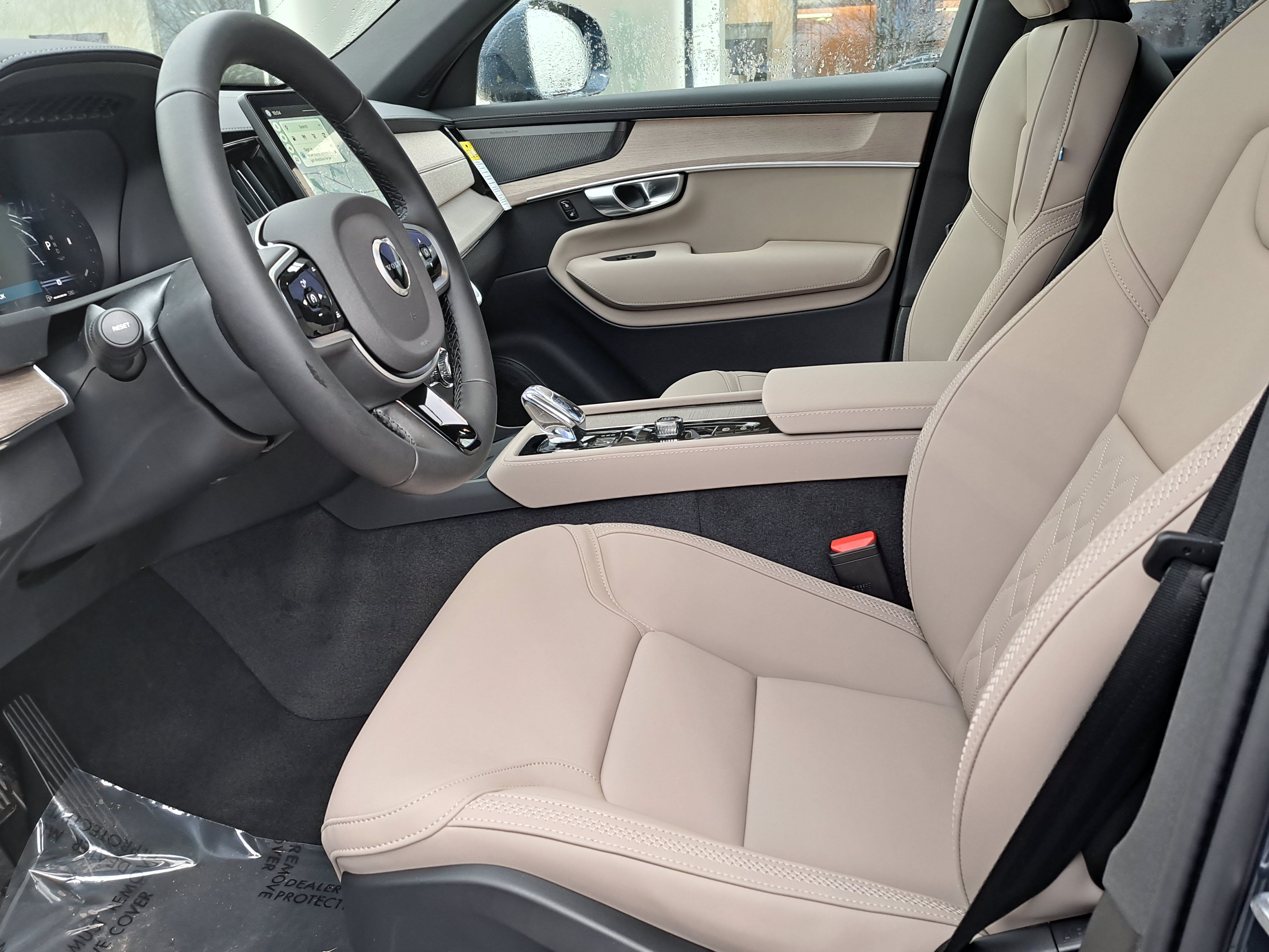 New 2026 Volvo XC90 B6 Plus w/ Protection Package Premier AWD/4WD image 6