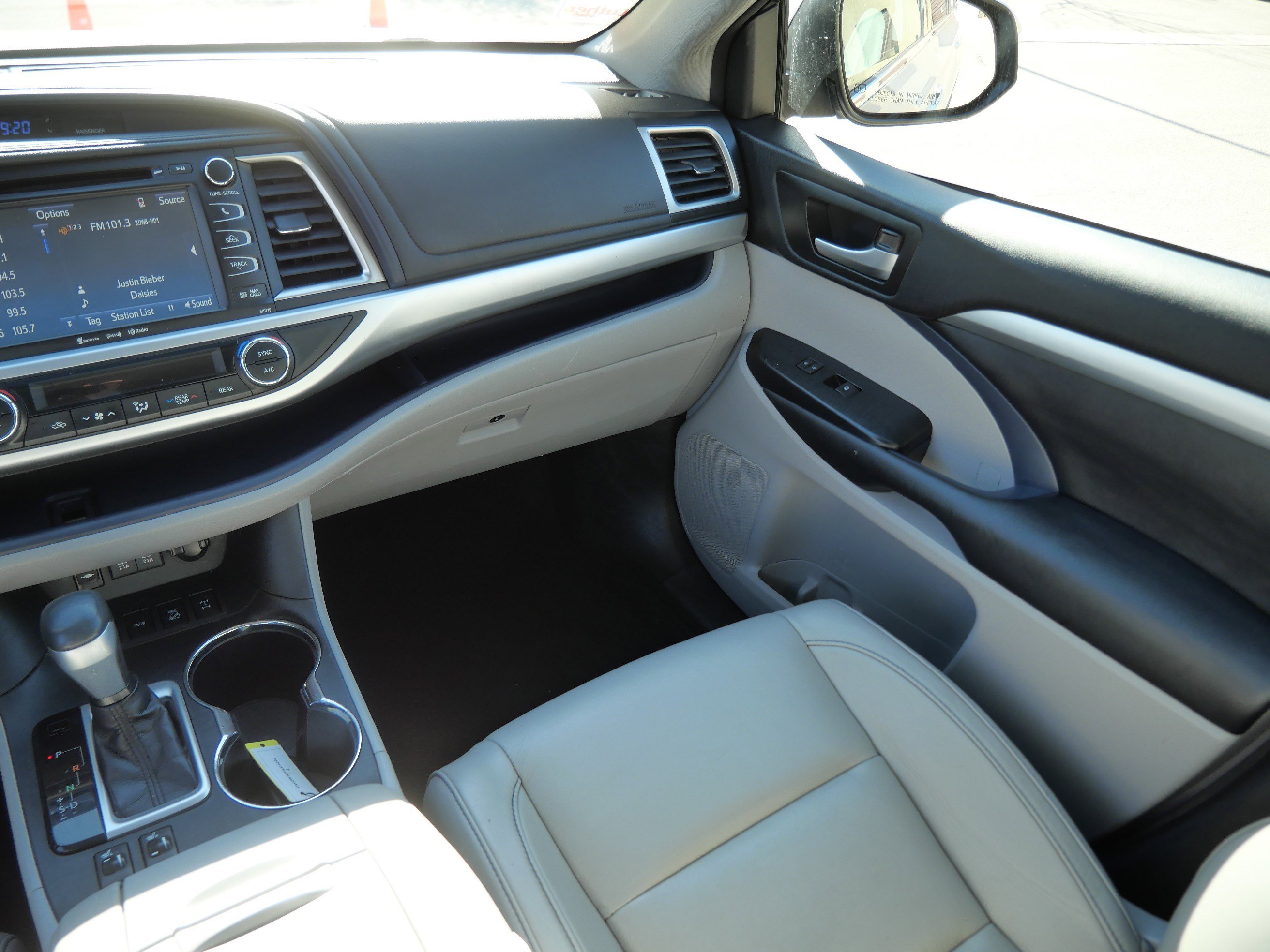Certified 2017 Toyota Highlander XLE AWD/4WD image 11